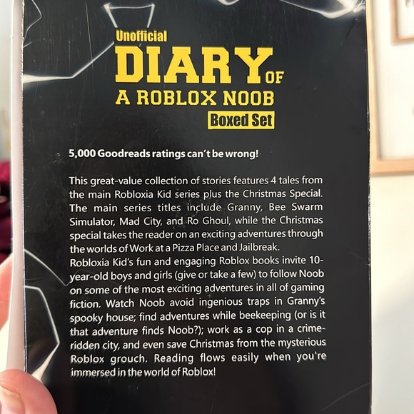 Roblox boxed book set - Picture 2 of 3